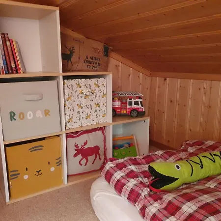 Cheechako By Interhome 木屋